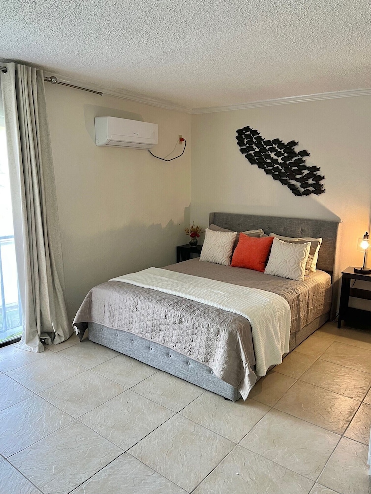 Signature Studio Suite, 1 Queen Bed photo 3