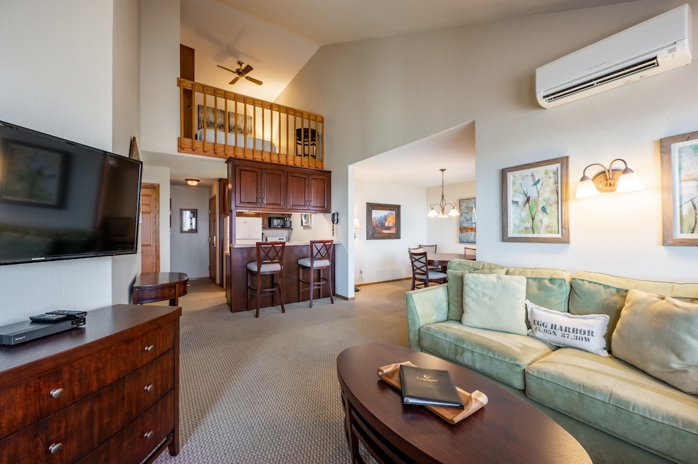 3 Bedroom 2 Bath Water View, King/Queen/Queen
