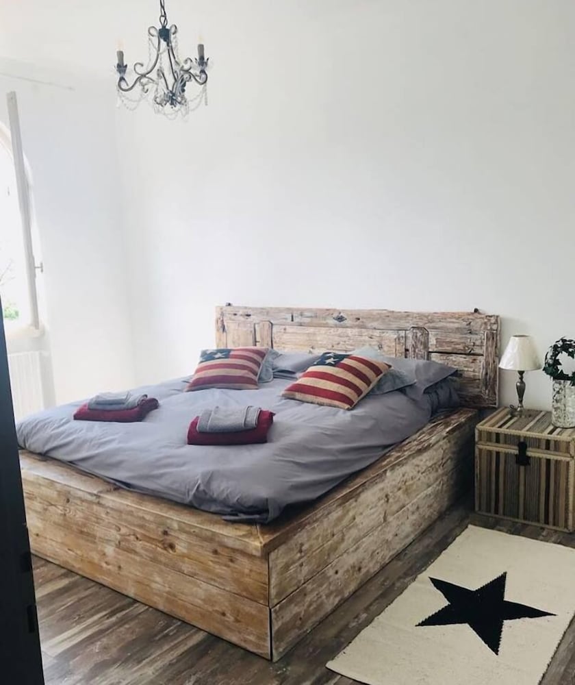 Double Room, Shared Bathroom (New Yorker) photo 1