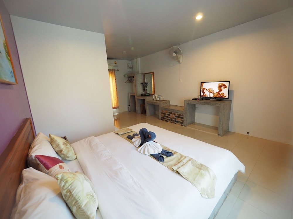 Superior Room, Pool View photo 2