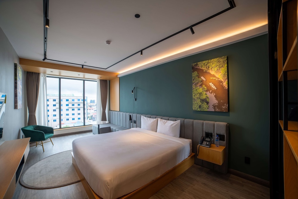 Standard Room, 1 King Bed, Non Smoking photo 3