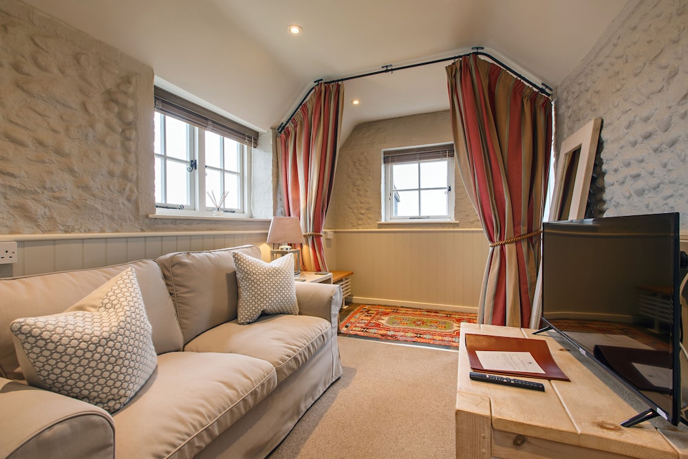 Double Room, Ensuite, Garden View (Long House) photo 3