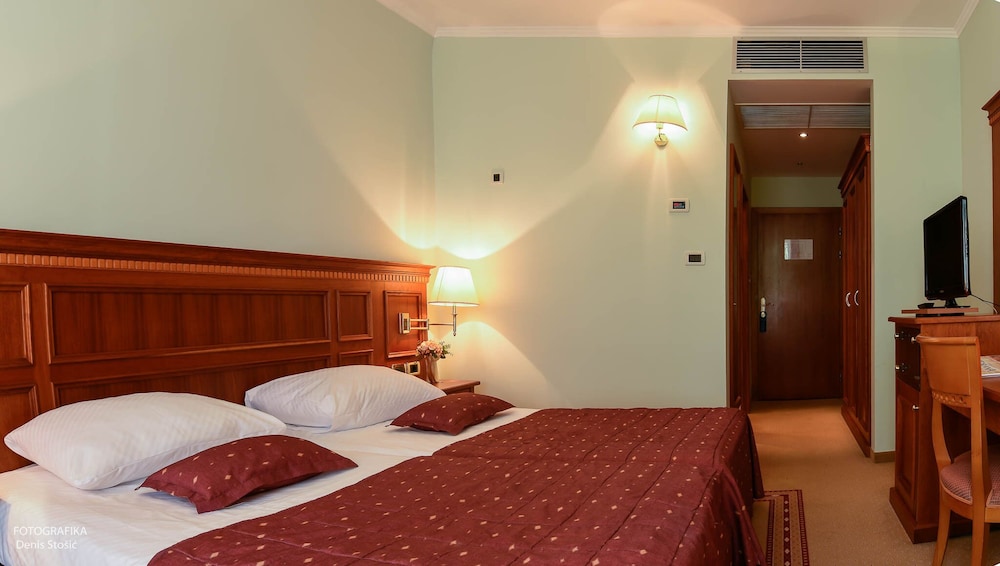 Double Room - Photo 3