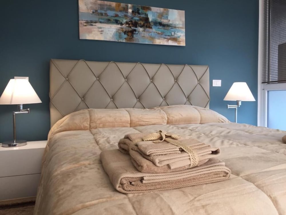 Deluxe Townhome, City View