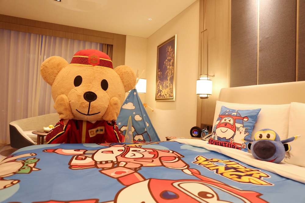 Deluxe King Room - Photo 7