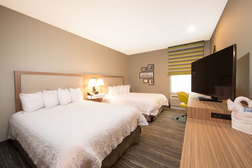 Room, 2 Queen Beds, Accessible, Bathtub - Photo 1