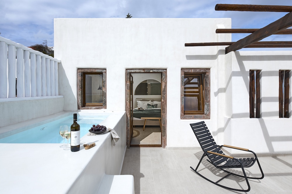 Executive Suite with Outdoor Hot Tub - Photo 9