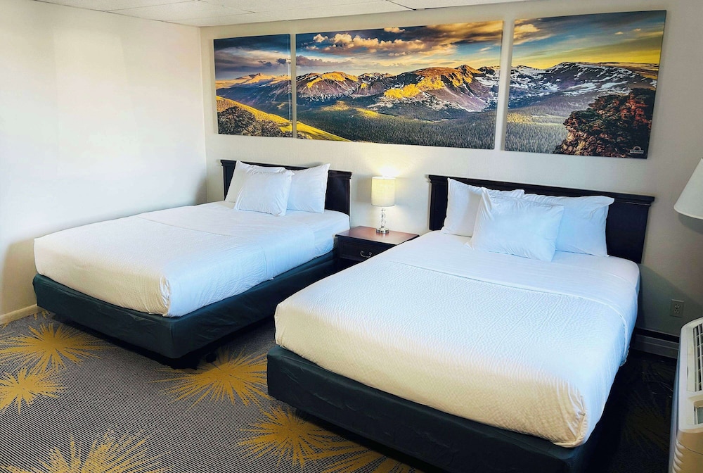 Room, 2 Queen Beds, Non Smoking (Pet-friendly) - Photo 6