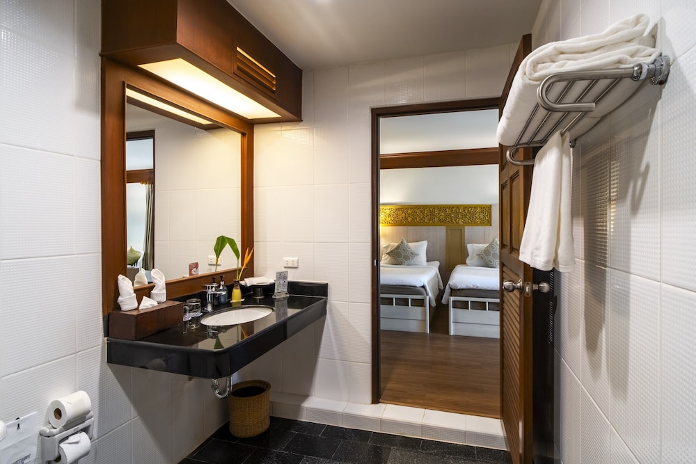 Deluxe Room, 2 Twin Beds, Non Smoking, Garden View - Photo 6