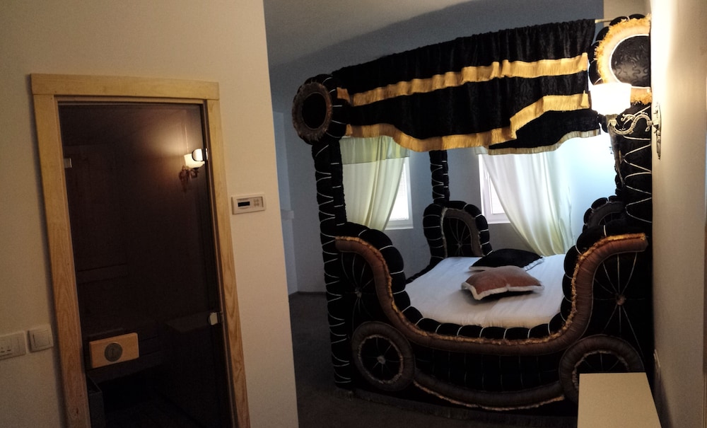 Quadruple Room, Sauna, Courtyard View (Pool Access) photo 3