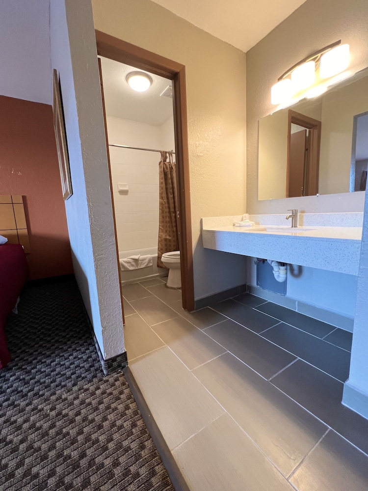 Basic Double Room, 2 Queen Beds photo 2