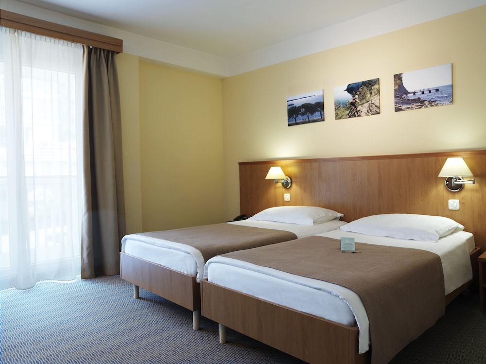 Standard Double or Twin Room - Photo 4