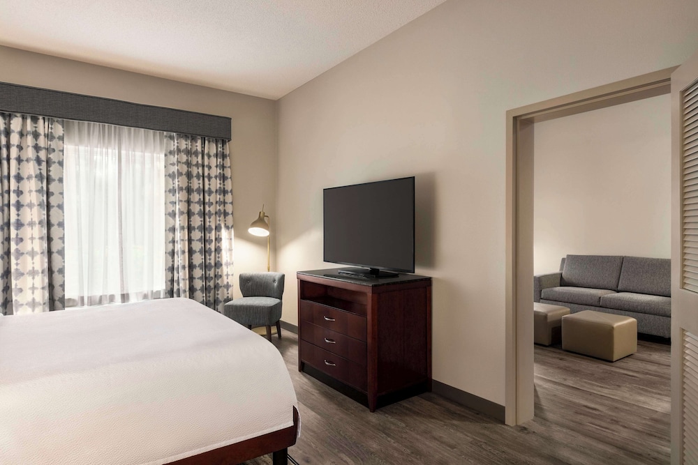 1 King Bed 1 Bedroom Suite Accessible w/ Tub - Photo 1