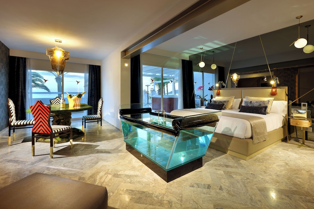 The Xpa Suite - Entrance to Ushuaia Club Included photo 2