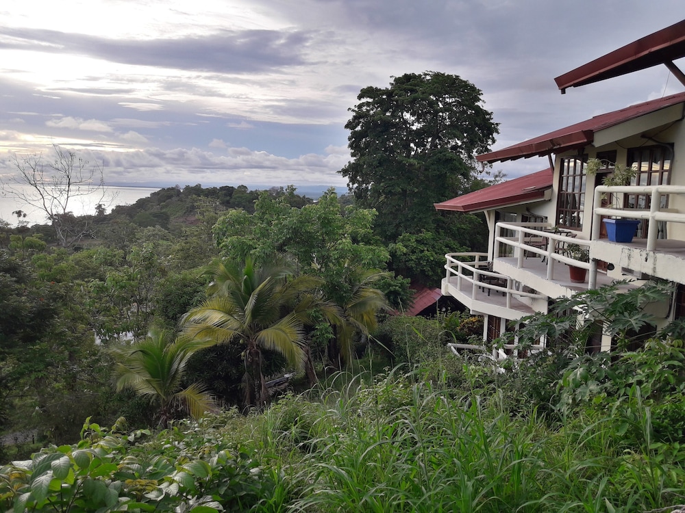 Romantic Room, 2 Double Beds, Balcony, Ocean View photo 2