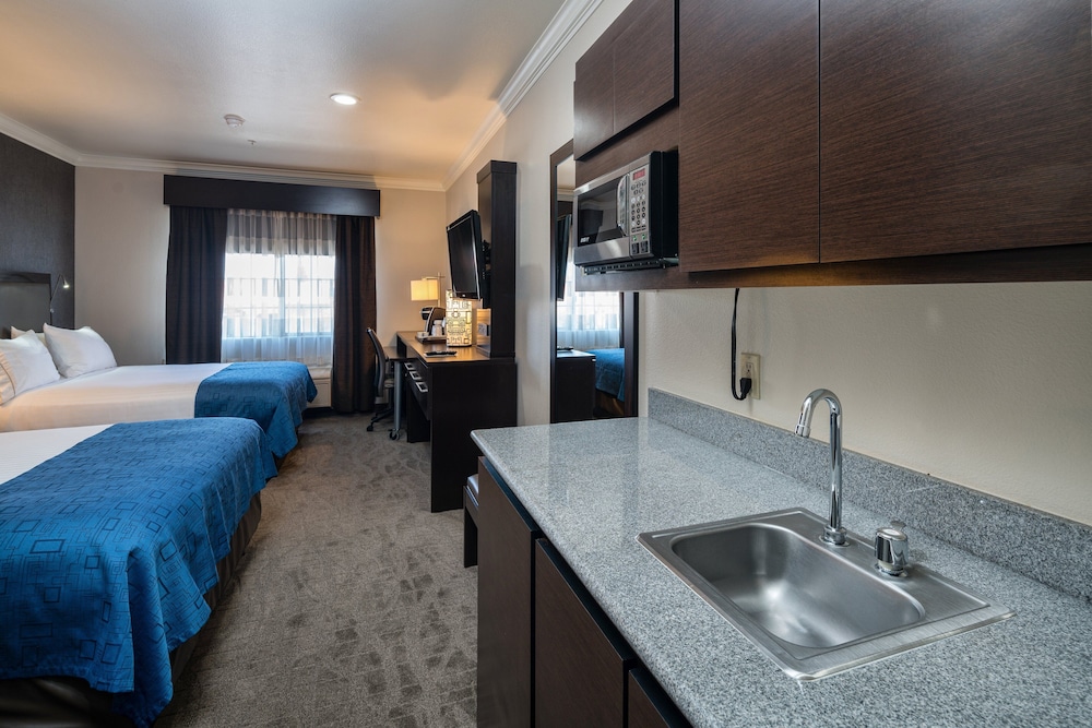 Suite, 2 Queen Beds photo 1