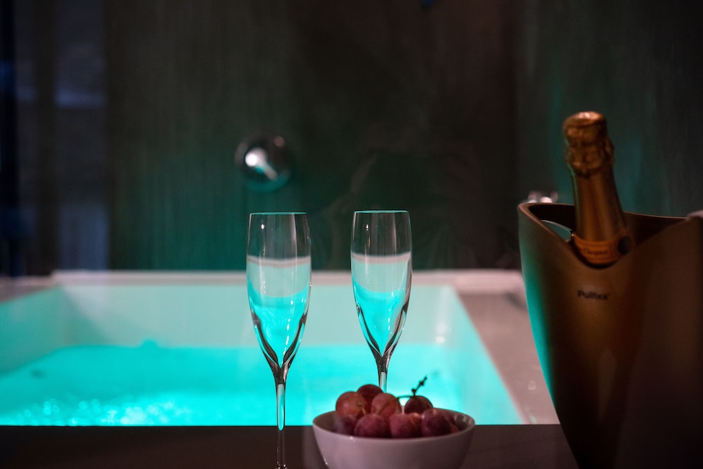 Luxury Suite, Jetted Tub (Nicea) photo 3