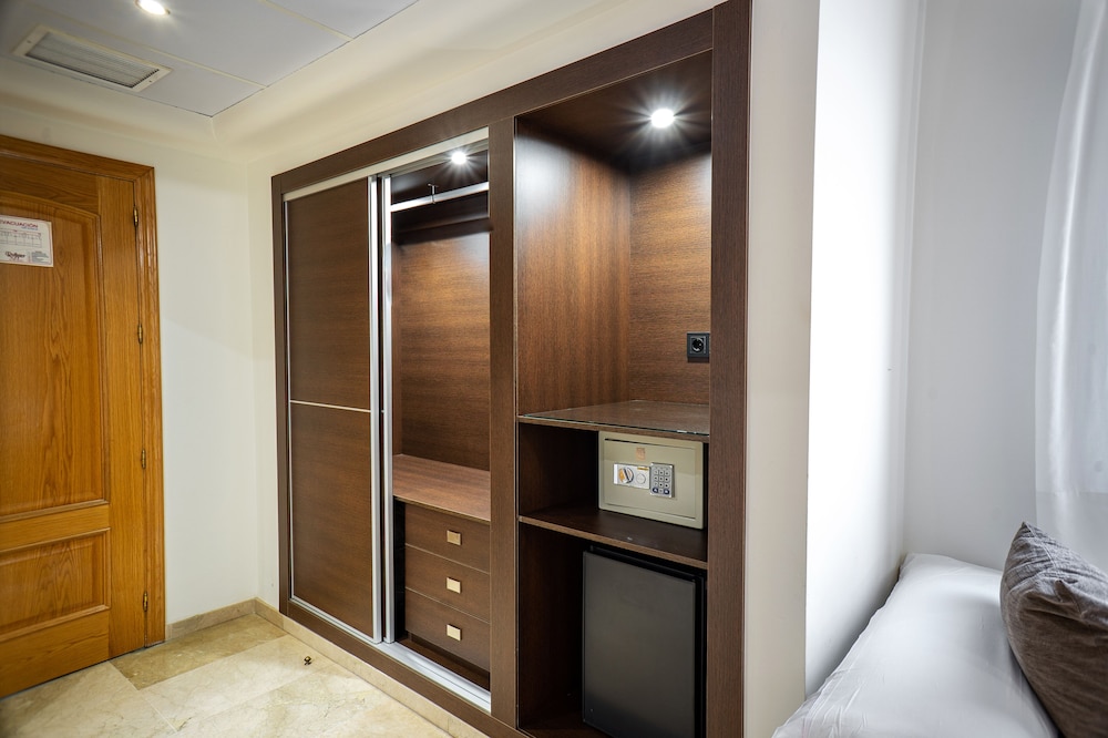 Double Room - Photo 6