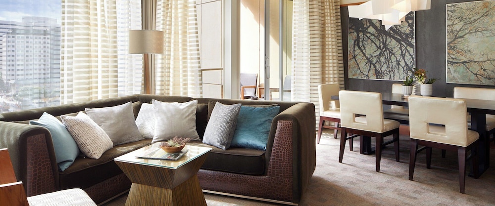 Suite, 1 King Bed, Balcony