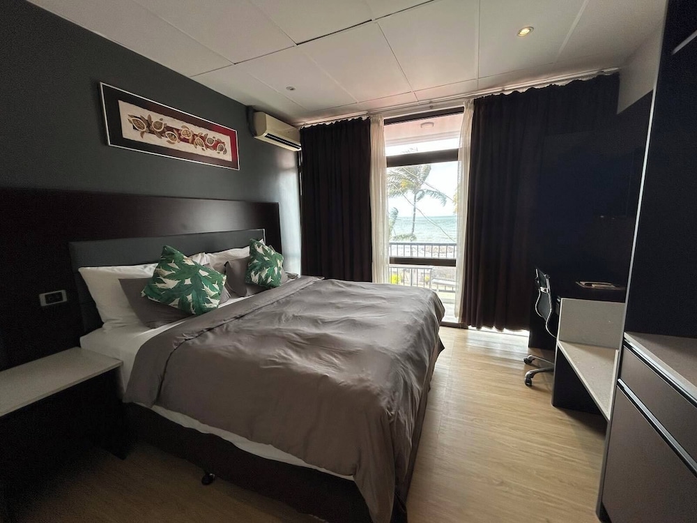 Oceanfront King or Twin Room with Balcony photo 1