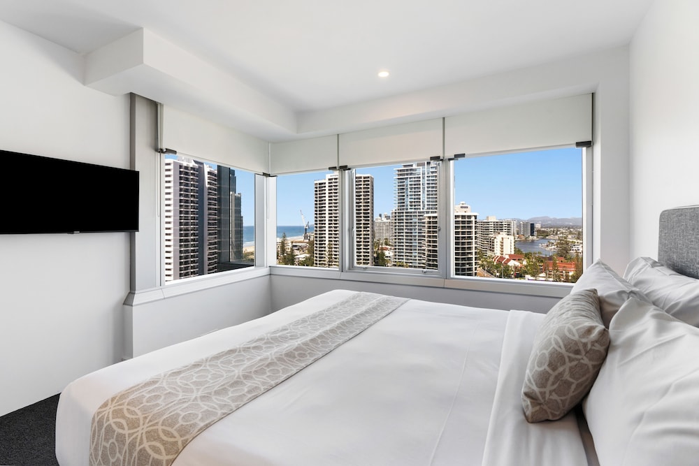 Apartment, 1 Bedroom (Spa - No Housekeeping) Staycay With 2x Skypoint Access, Chocolates & More!
