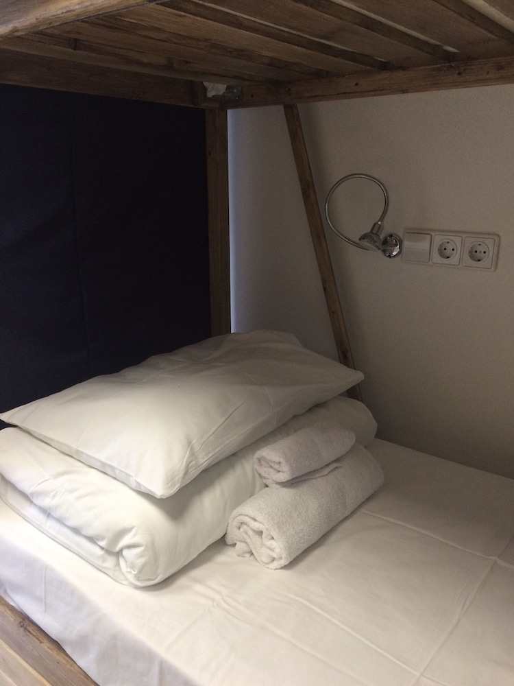 Shared Dormitory, Men only, Non Smoking (8 beds (1)) photo 2