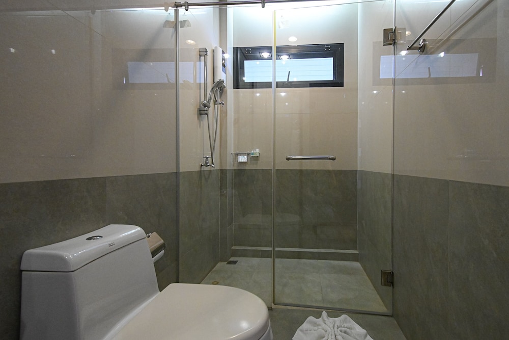 Deluxe Double or Twin - Photo 6