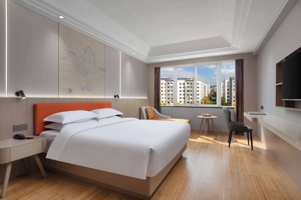 Deluxe Room, 1 King Bed, Non Smoking