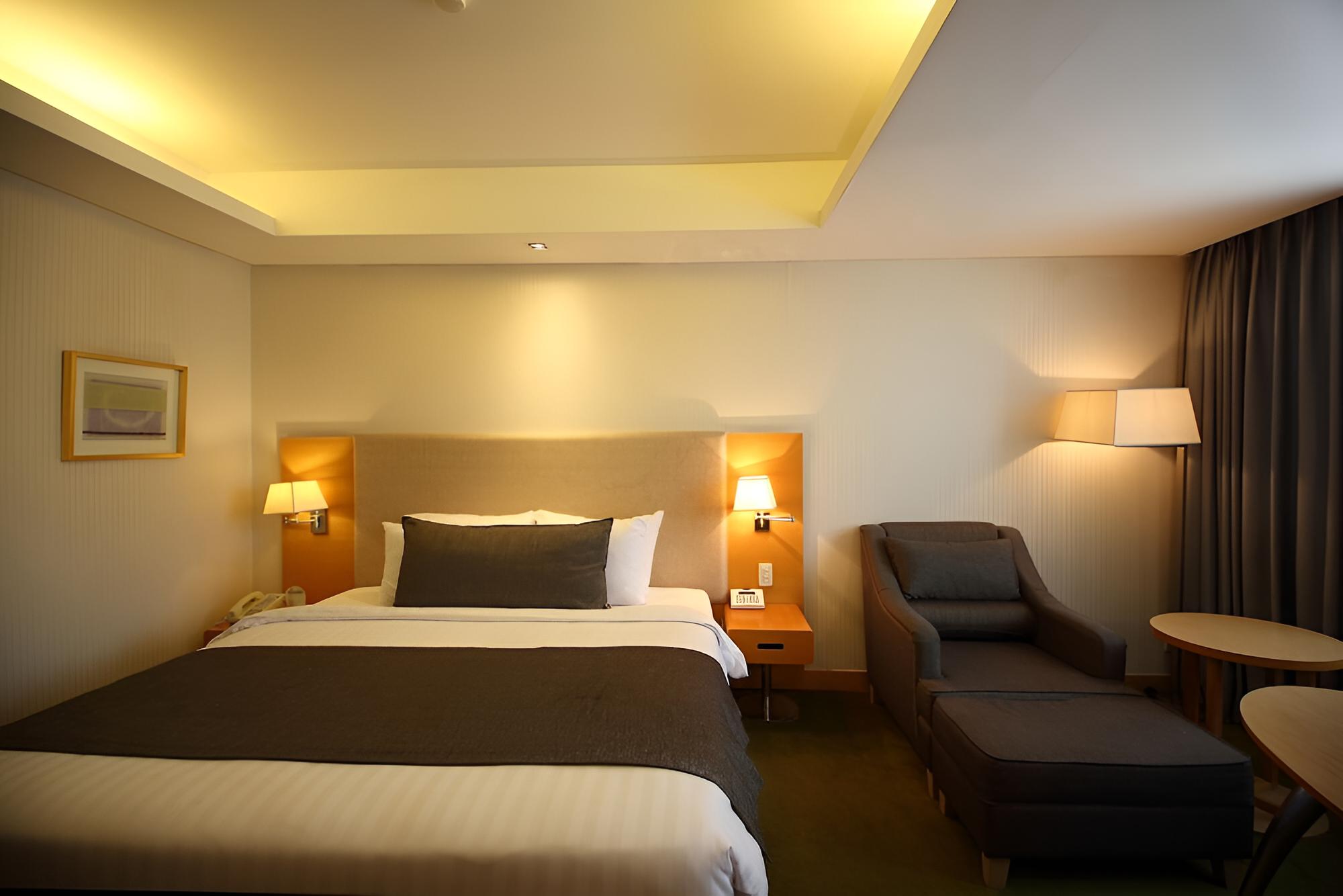 Deluxe Room, 1 King Bed - Photo 1