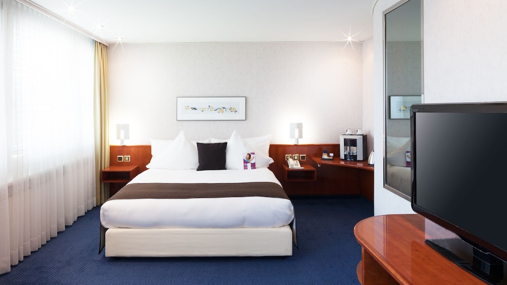 Junior Suite, 1 Queen Bed - Photo 3