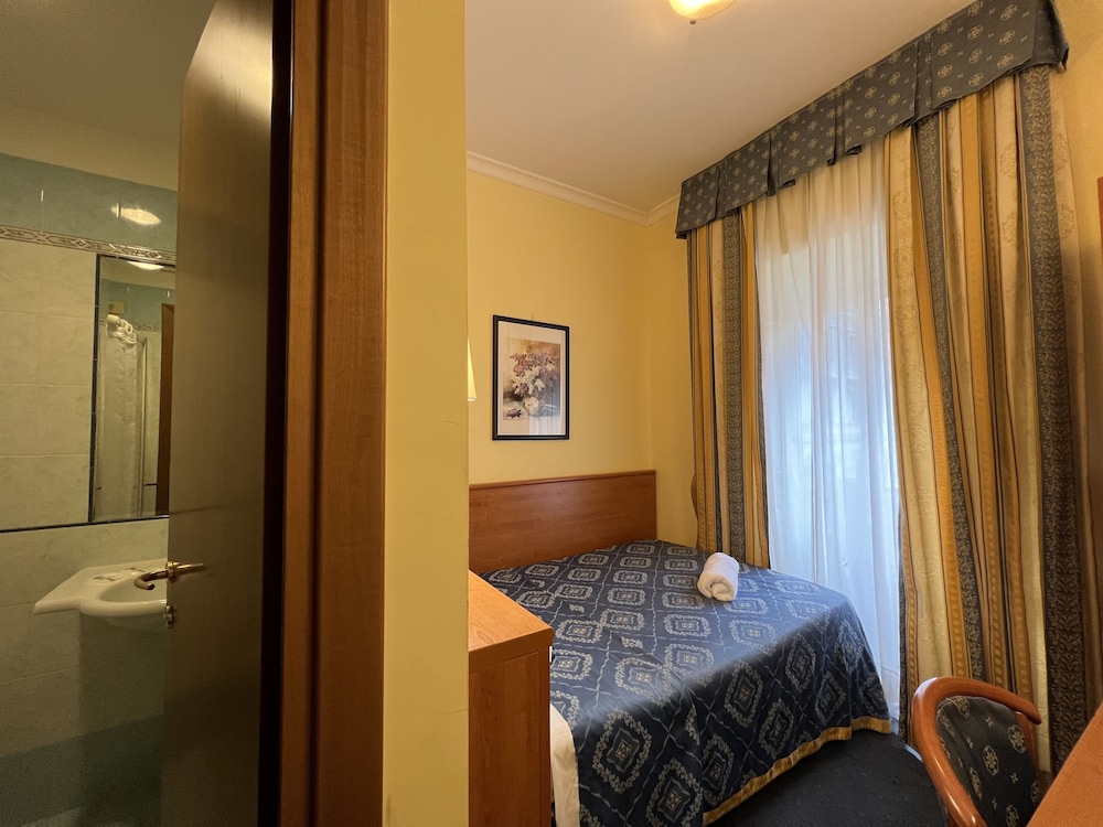 Basic Single Room thumbnail 6