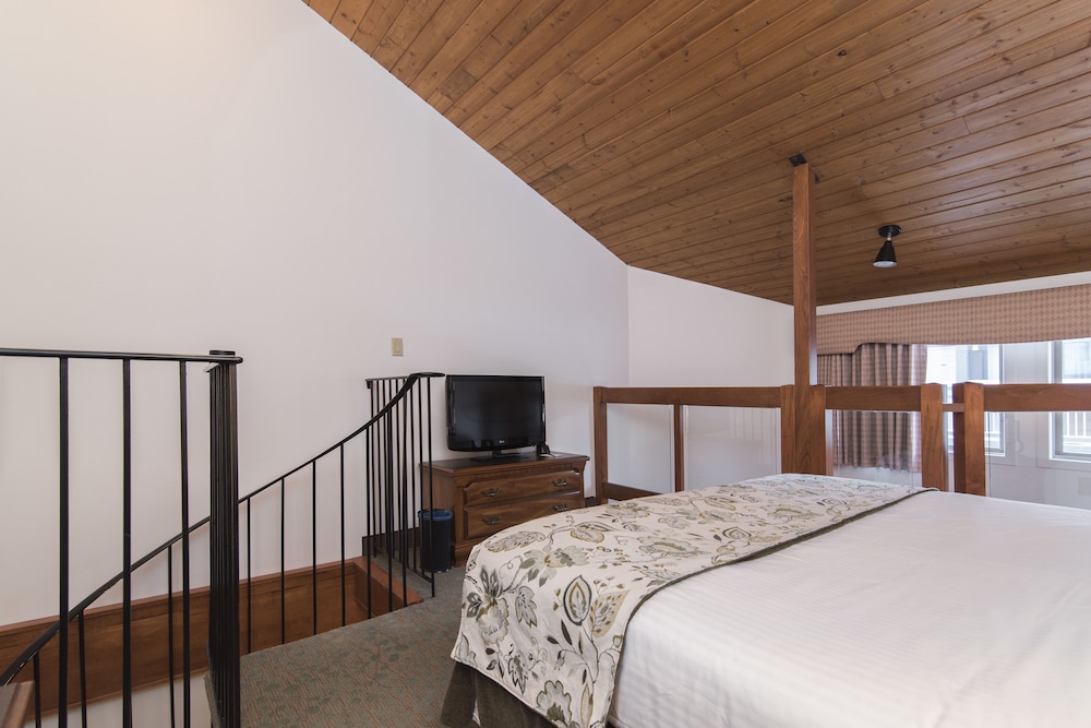 Loft Fireplace Suite - Photo 2