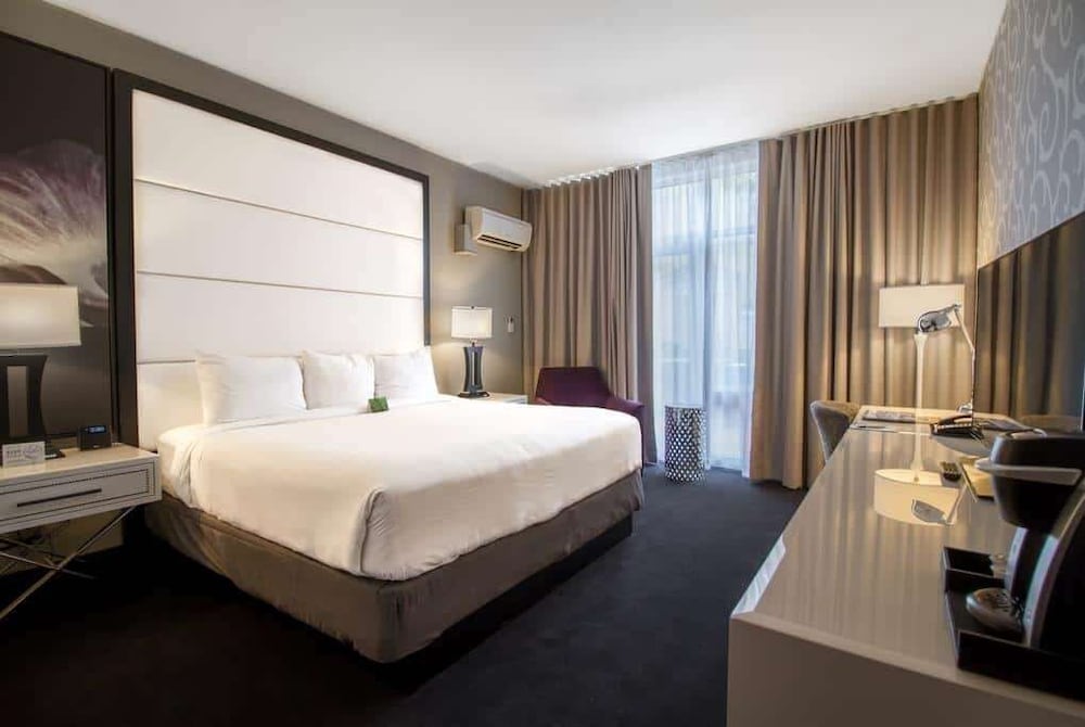 Room, 1 King Bed, Non Smoking - Photo 6