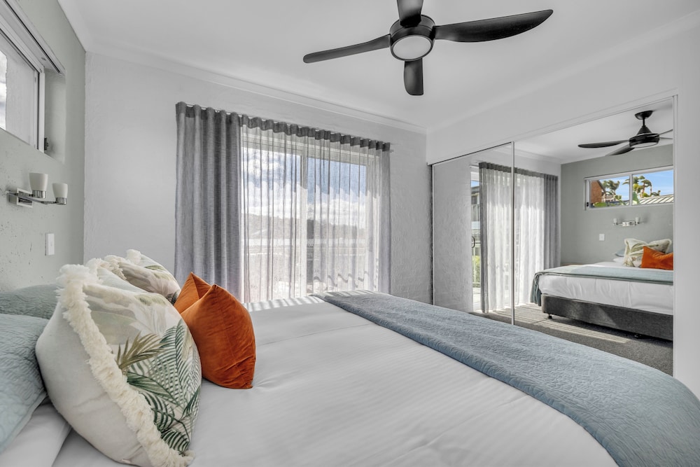 Premier Apartment, 2 Bedrooms, Non Smoking, Kitchen (3 Night Special) photo 3