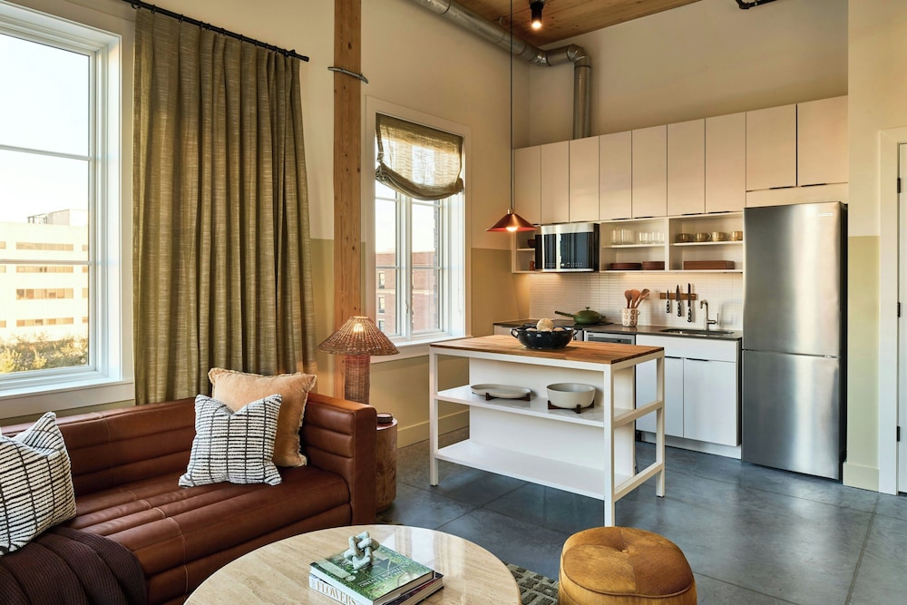 Double Room (Mobility Accessible, Tub)