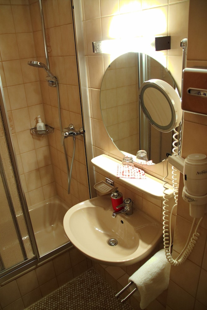Economy Double Room - Photo 5