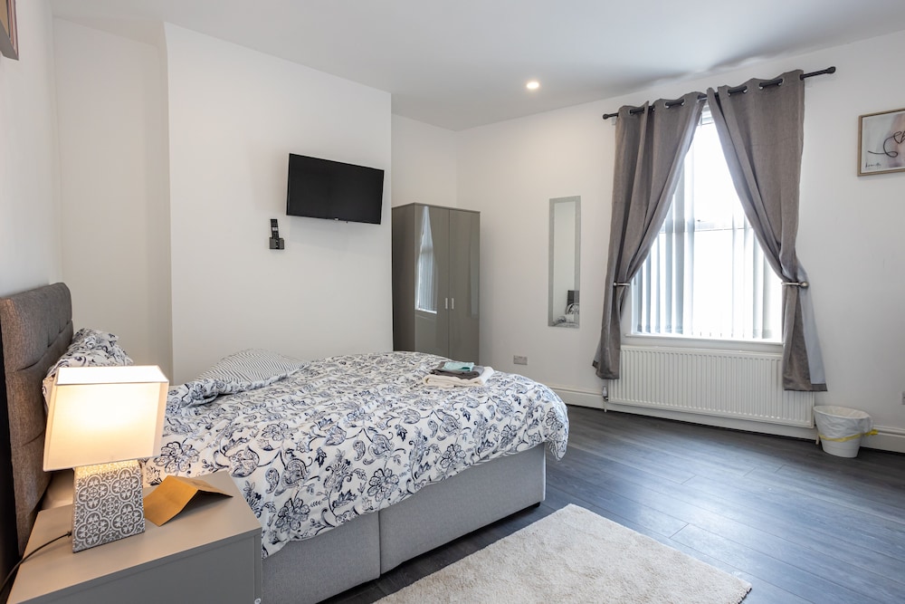 Deluxe Double Room, Ensuite (Street View 2) photo 2