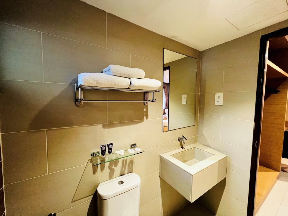 Deluxe Triple Chalet photo 3