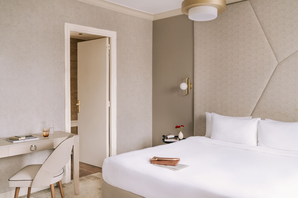 Suite, 1 King Bed With Sofa Bed, Balcony, City View photo 2