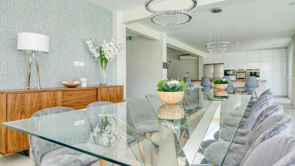 Villa photo 2