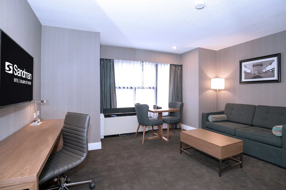 Standard Suite, 1 King Bed with Sofa bed, Kitchenette - Photo 4