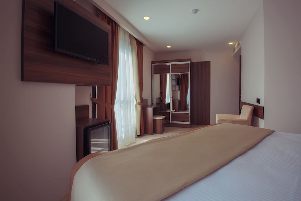 Junior Double or Twin Room photo 3