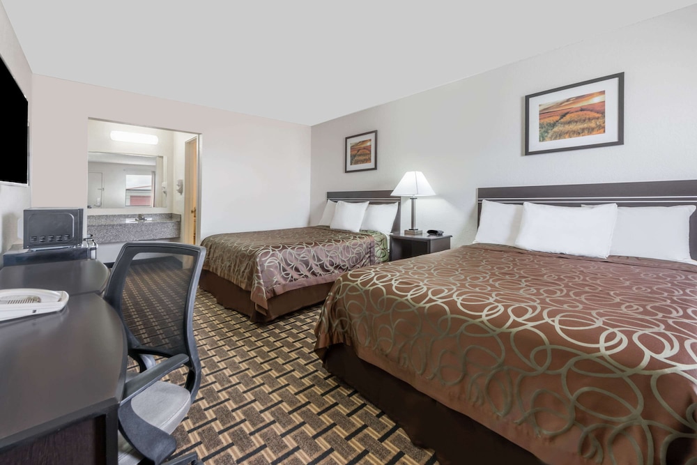 Room, 2 Queen Beds - Photo 1