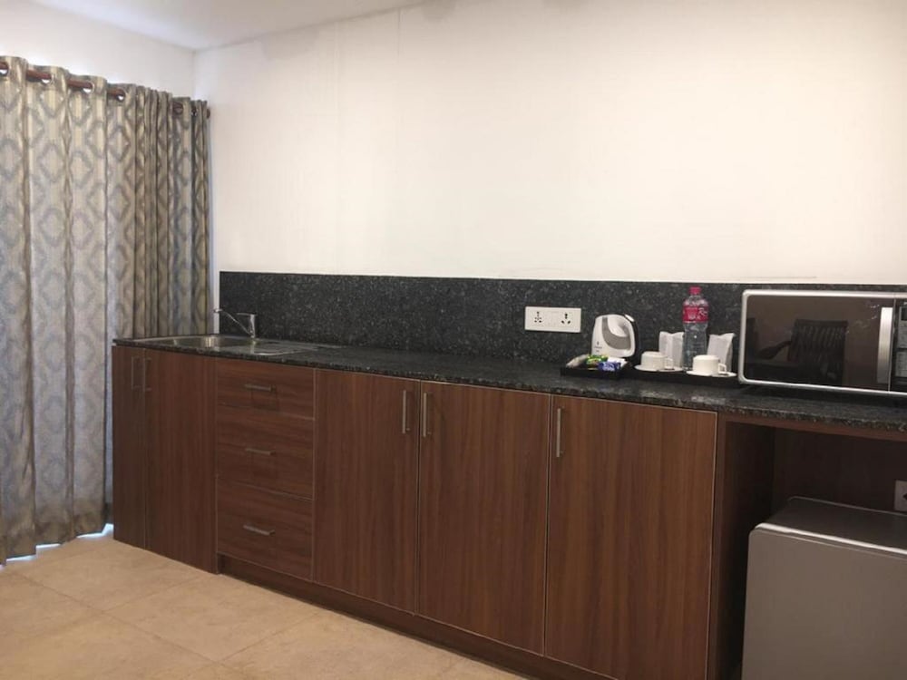 Executive Room - Photo 10