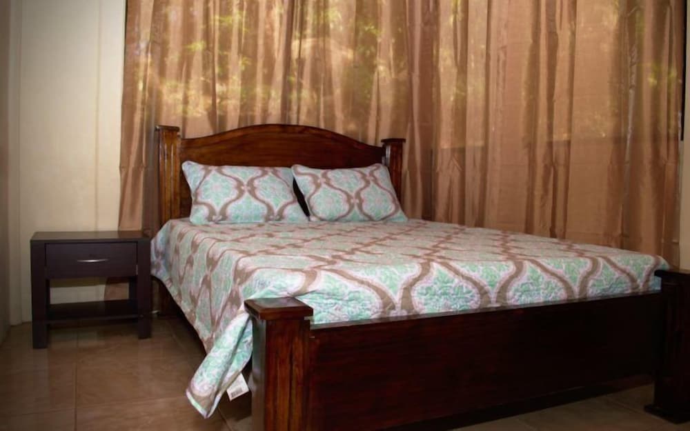 Basic House, 2 Bedrooms photo 3