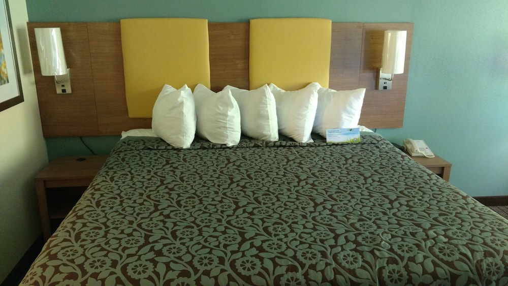 Room, 1 King Bed, Accessible, Non Smoking - Photo 8