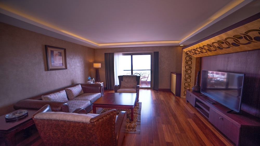 Suite (King) photo 3