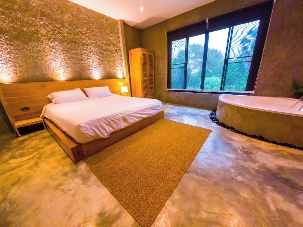 Superior Jacuzzi Room - Photo 1