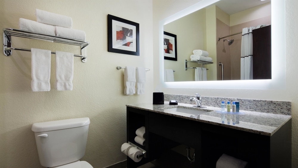 Suite, 1 King Bed with Sofa bed, Non Smoking, Jetted Tub (with Sofabed) photo 2
