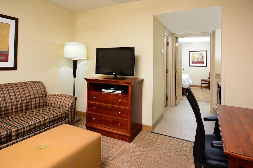 Suite, 1 King Bed, Accessible, Non Smoking (Hearing) - Photo 1
